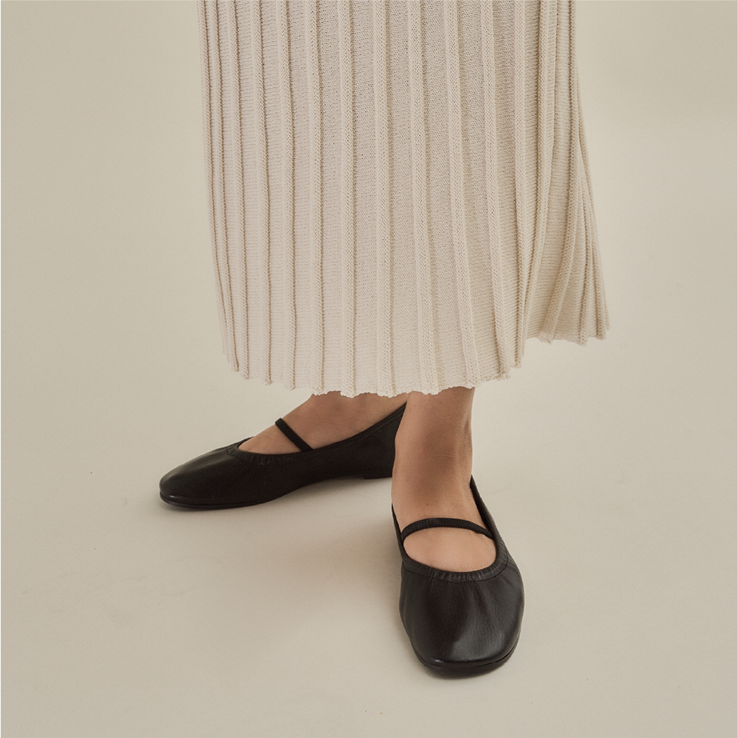 Essential MJ Flats