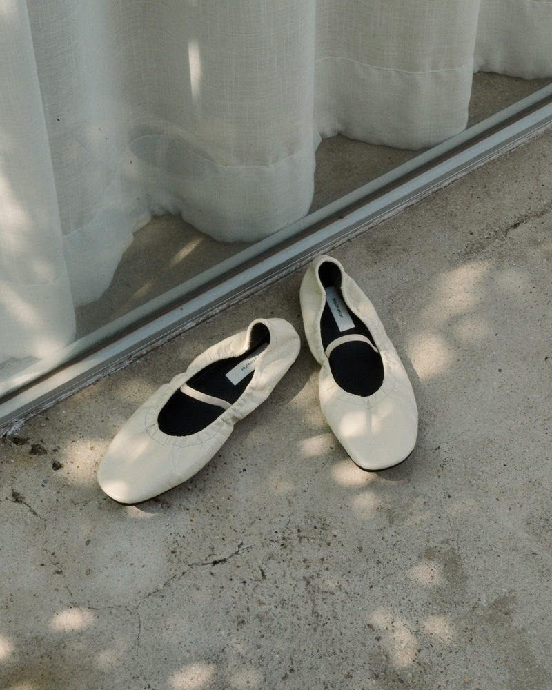 ESSENTIAL MJ FLATS