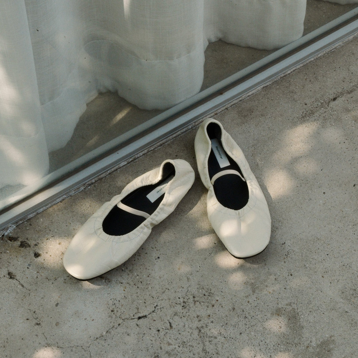 Essential MJ Flats Croco Embossed