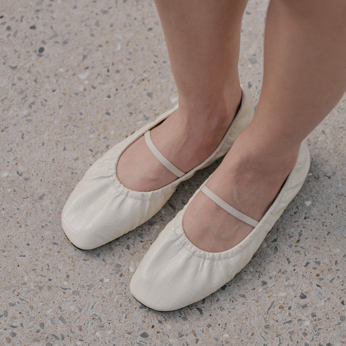 Essential MJ Flats Croco Embossed